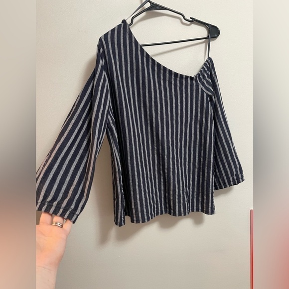 Banana Republic - Black and White Stripe A-Symmetrical Off the Shoulder - Medium - Picture 2 of 6